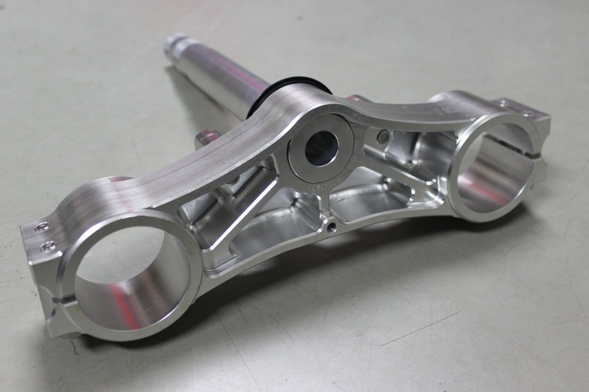 Lower Triple Clamp, CNC Silver, RVF400 - Image 2