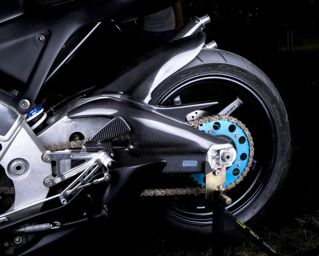 j4apriliagpblack04