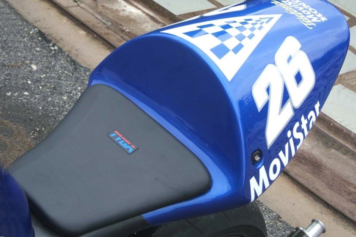 Seat Pad, GP Race Tail (Curved), Assy. - Image 3