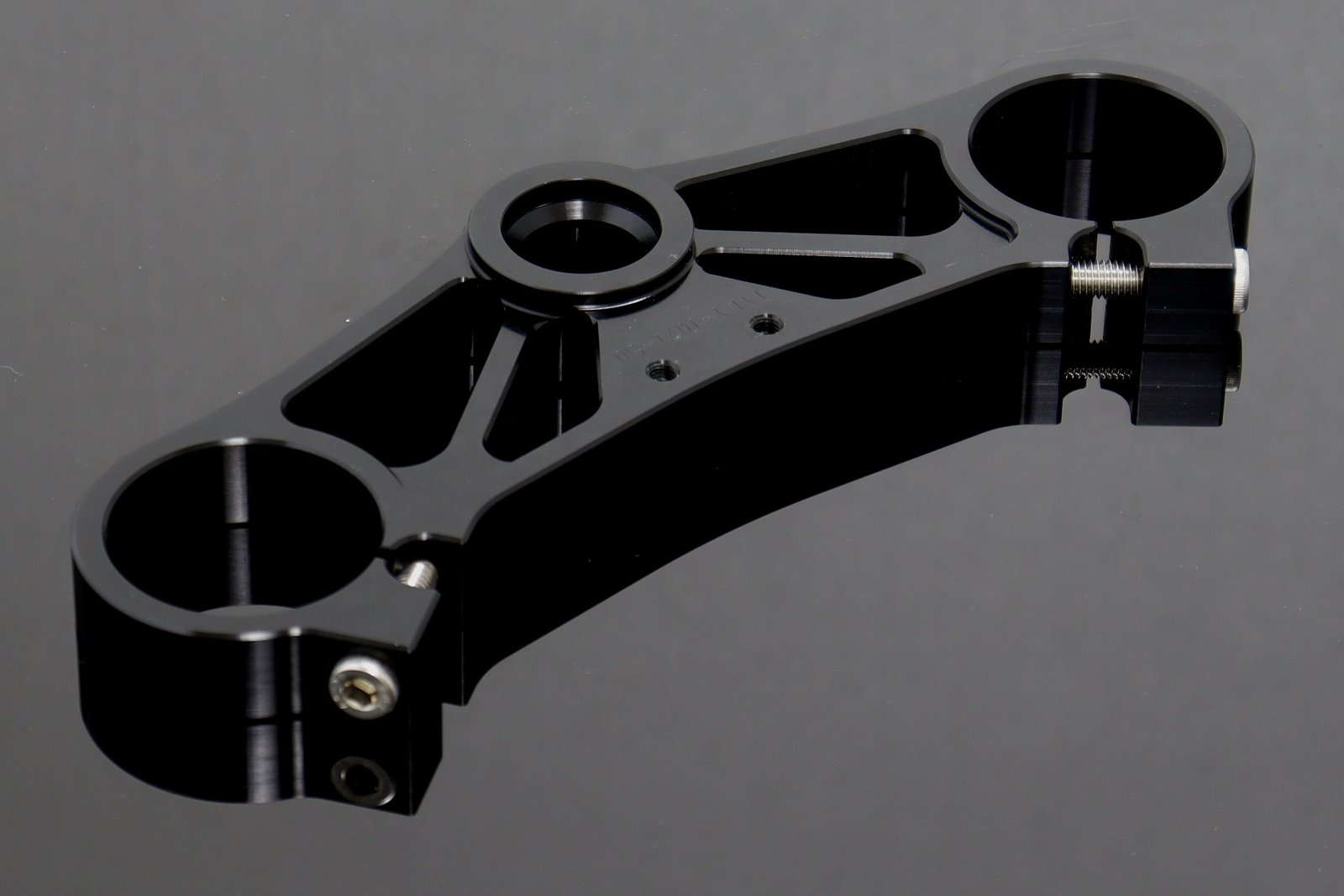 Top Triple Clamp, CNC Black, RGV250 VJ23 - Image 2