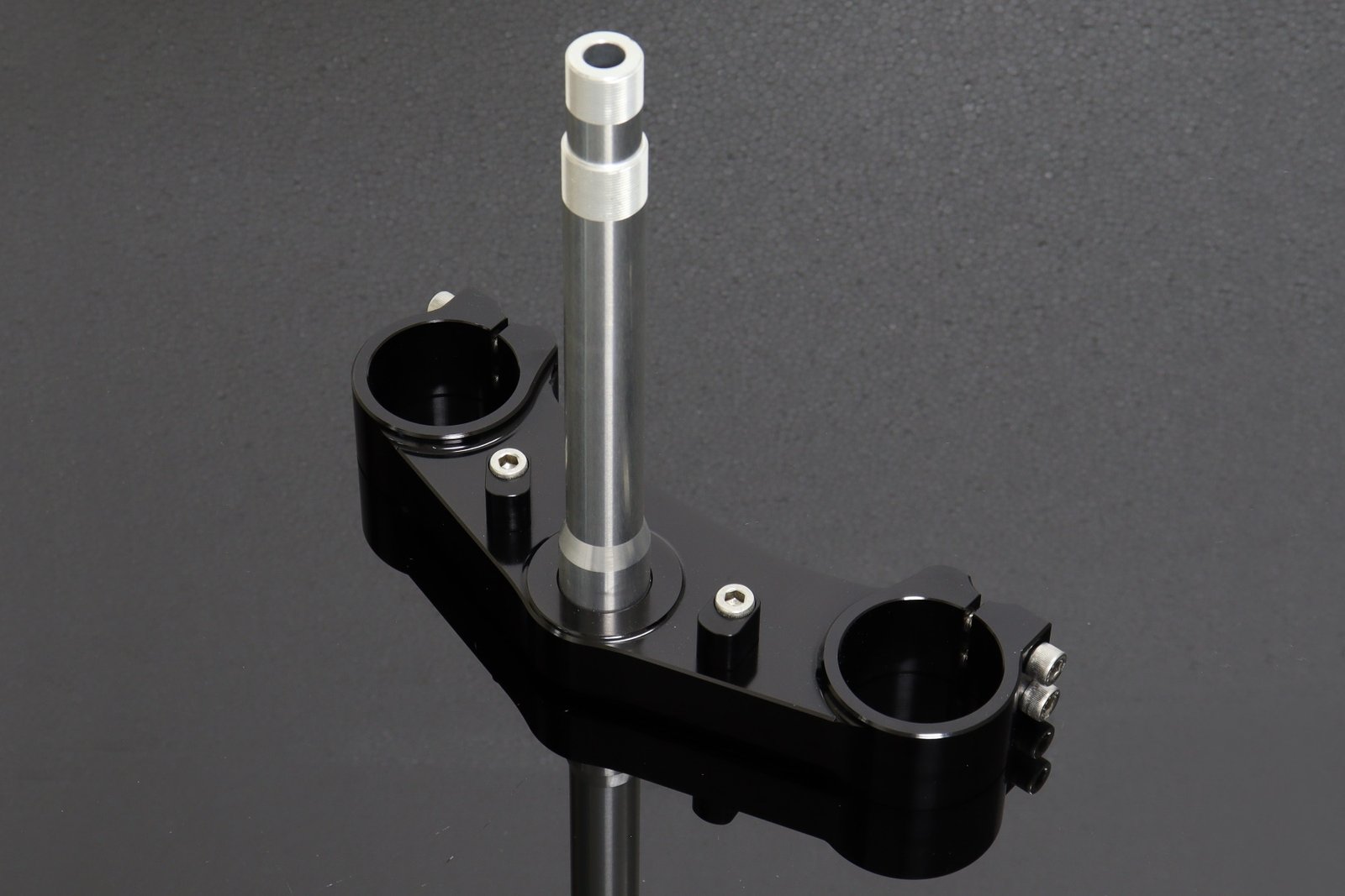 Lower Triple Clamp, CNC Black, RGV250 VJ22 - Image 2