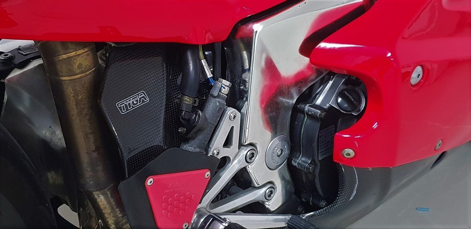 Exhaust Guard, Carbon, Honda NR750 - Image 5