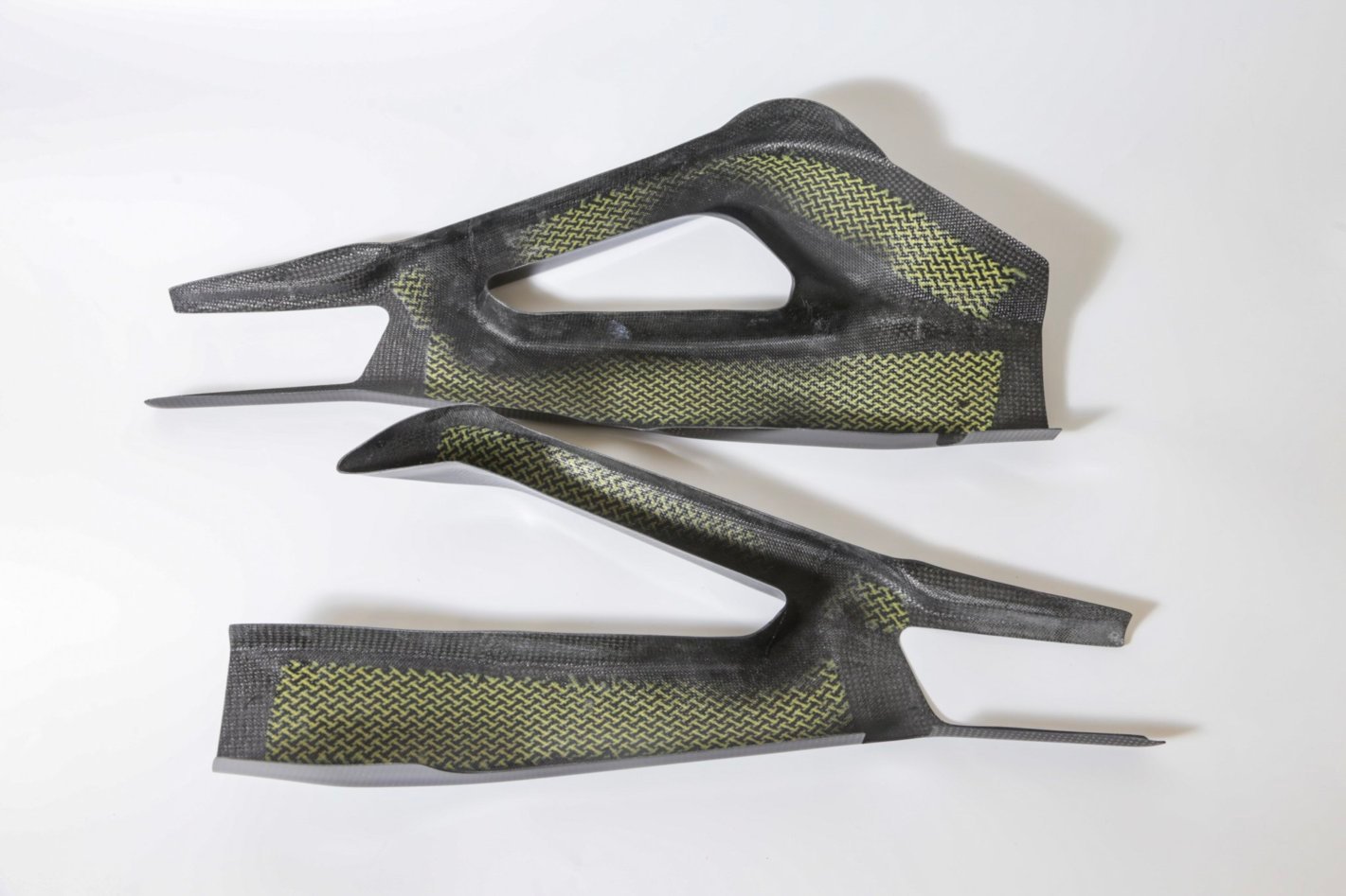 JAP4 BMW S1000RR (2019- ) Carbon Swingarm Cover Set - Image 3