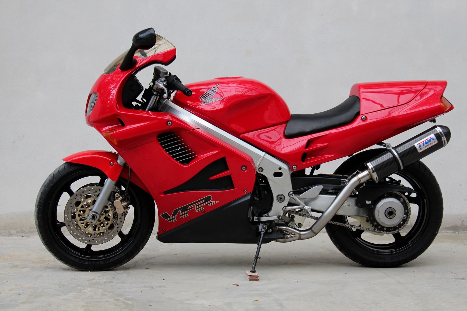 Set, Pipe, L.H Exit, Full Race System, VFR750F, Gen 4, '94-'97 Round Carbon/Carbon End Cap Silencer - Image 3
