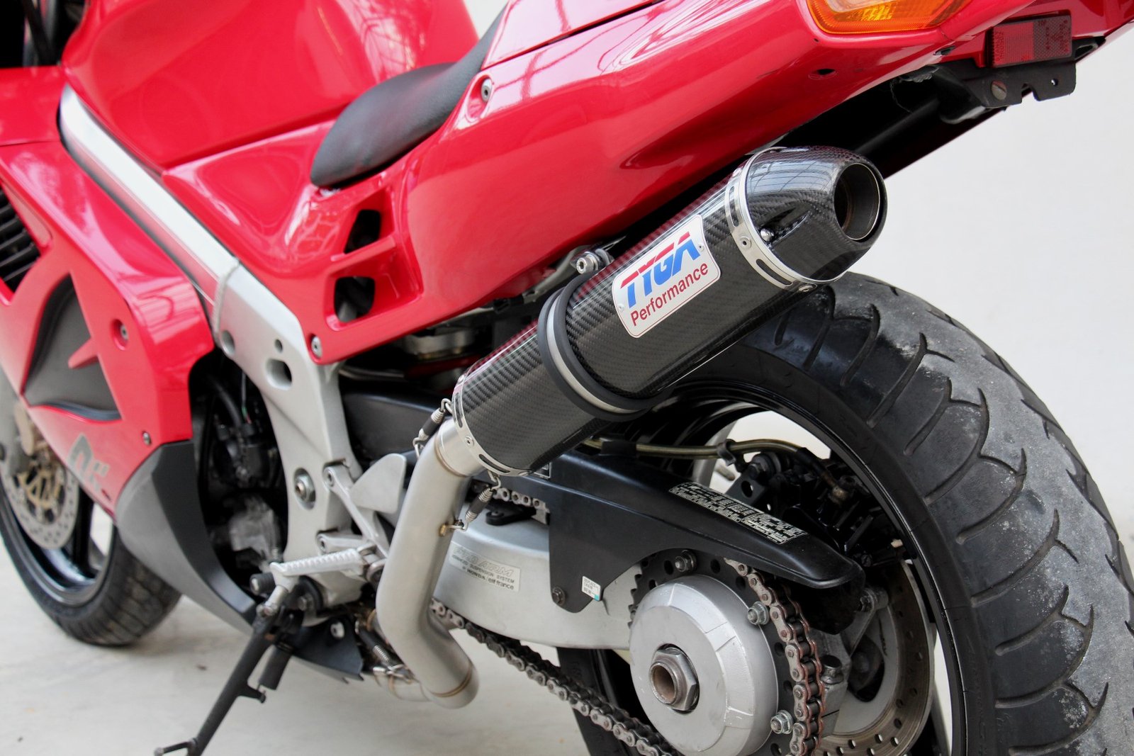 Set, Pipe, L.H Exit, Full Race System, VFR750F, Gen 4, '94-'97 Round Carbon/Carbon End Cap Silencer - Image 5