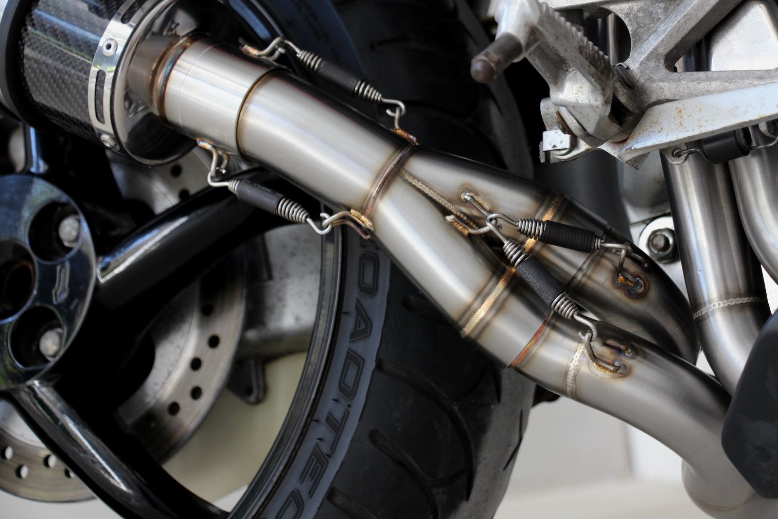 Set, Pipe, R.H Exit, Full Race System, Round Carbon/Carbon End Cap Silencer, VFR750F, Gen 4, '94-'97 - Image 3