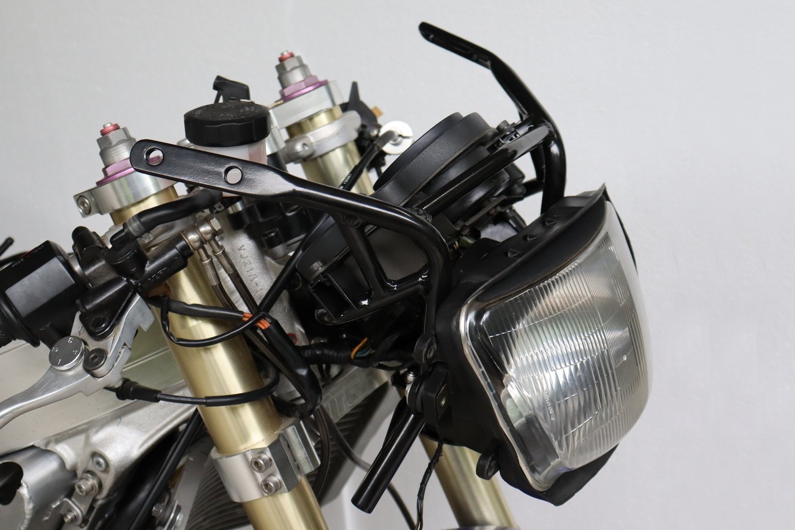 Upper/Meter Stay, Aluminium, RGV250 VJ21 - Image 5