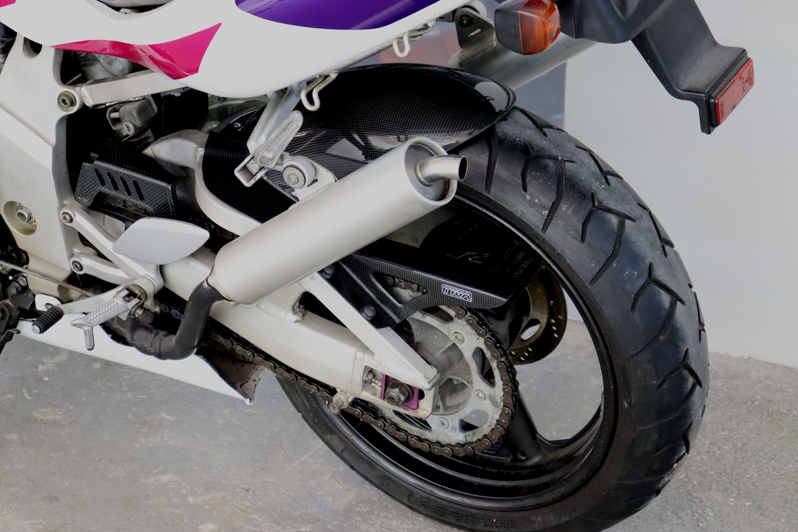 Rear Hugger/Chain Guard (Carbon), VJ23 RGV250 - Image 3