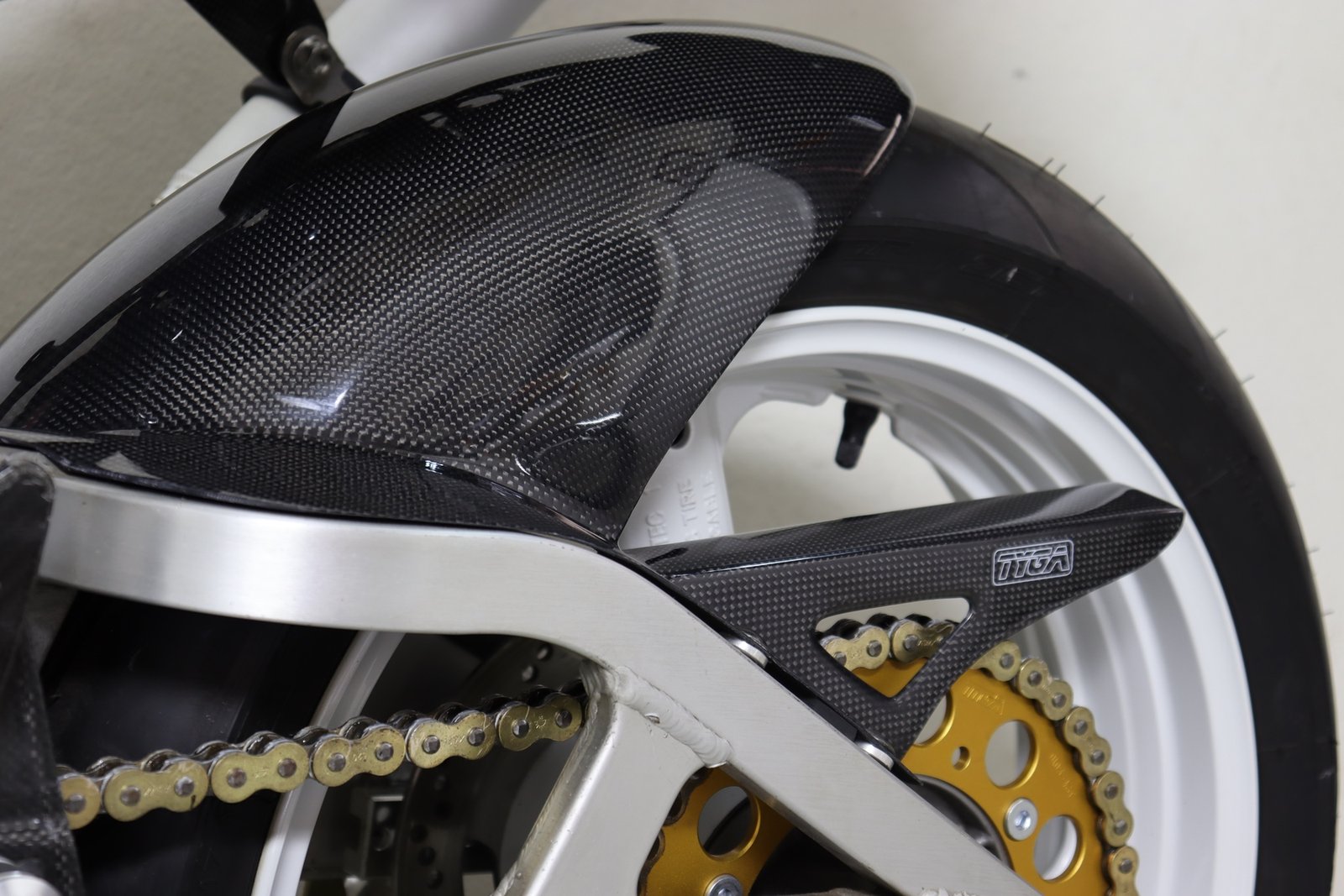 Rear Hugger/Chain Guard (Carbon), VJ23 RGV250 - Image 5