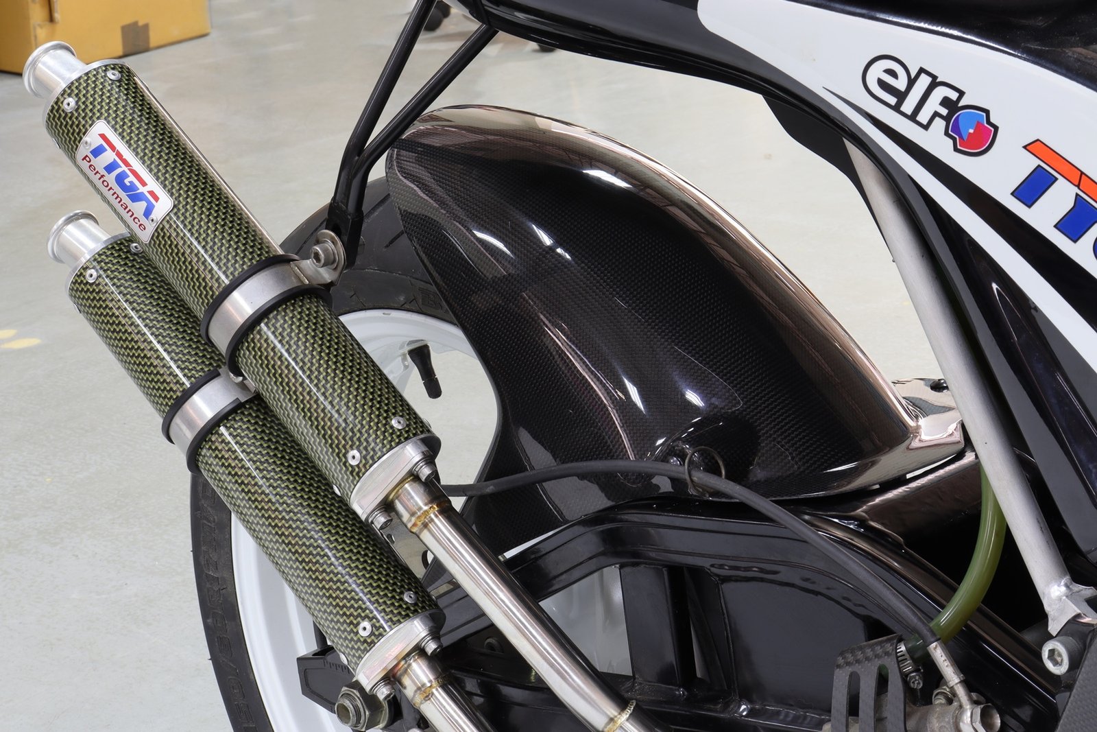 Rear Hugger/Chain Guard (Carbon), VJ22 RGV250 - Image 6