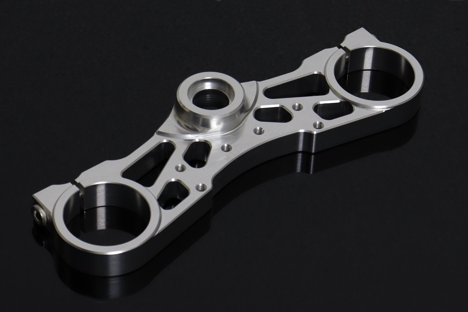 Top Triple Clamp, CNC Silver, RGV250 VJ22 - Image 2