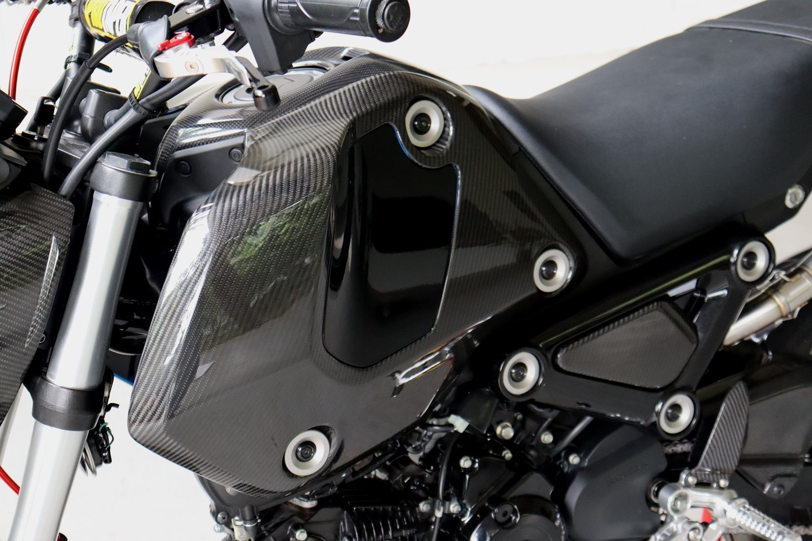 Shroud Cover, Carbon, Left Grom 125 - Image 3