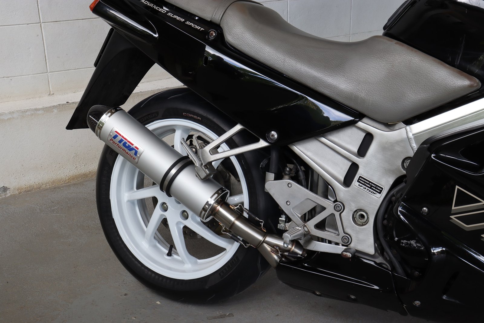 Set, Pipe, R.H Exit, Full Race System, Round Aluminium Silencer/ Carbon End Cap ,VFR750F, 3rd Gen, 90-93 - Image 6