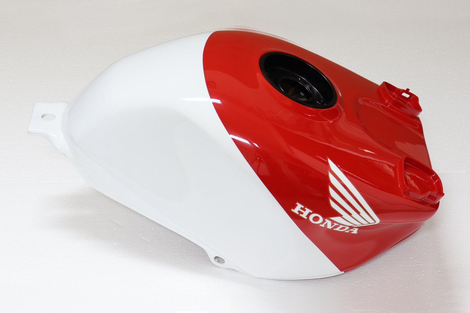 Fuel Tank, GRP, RVF400 NC35, Painted Red/White - Image 3