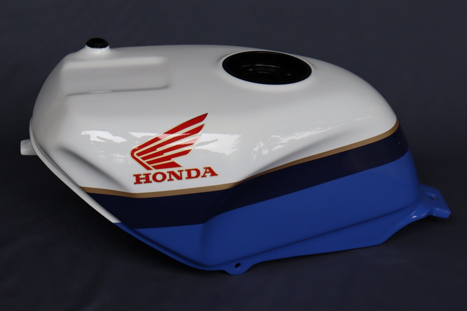 Fuel Tank, GRP, VFR400R NC30, Painted Type1 - Image 3