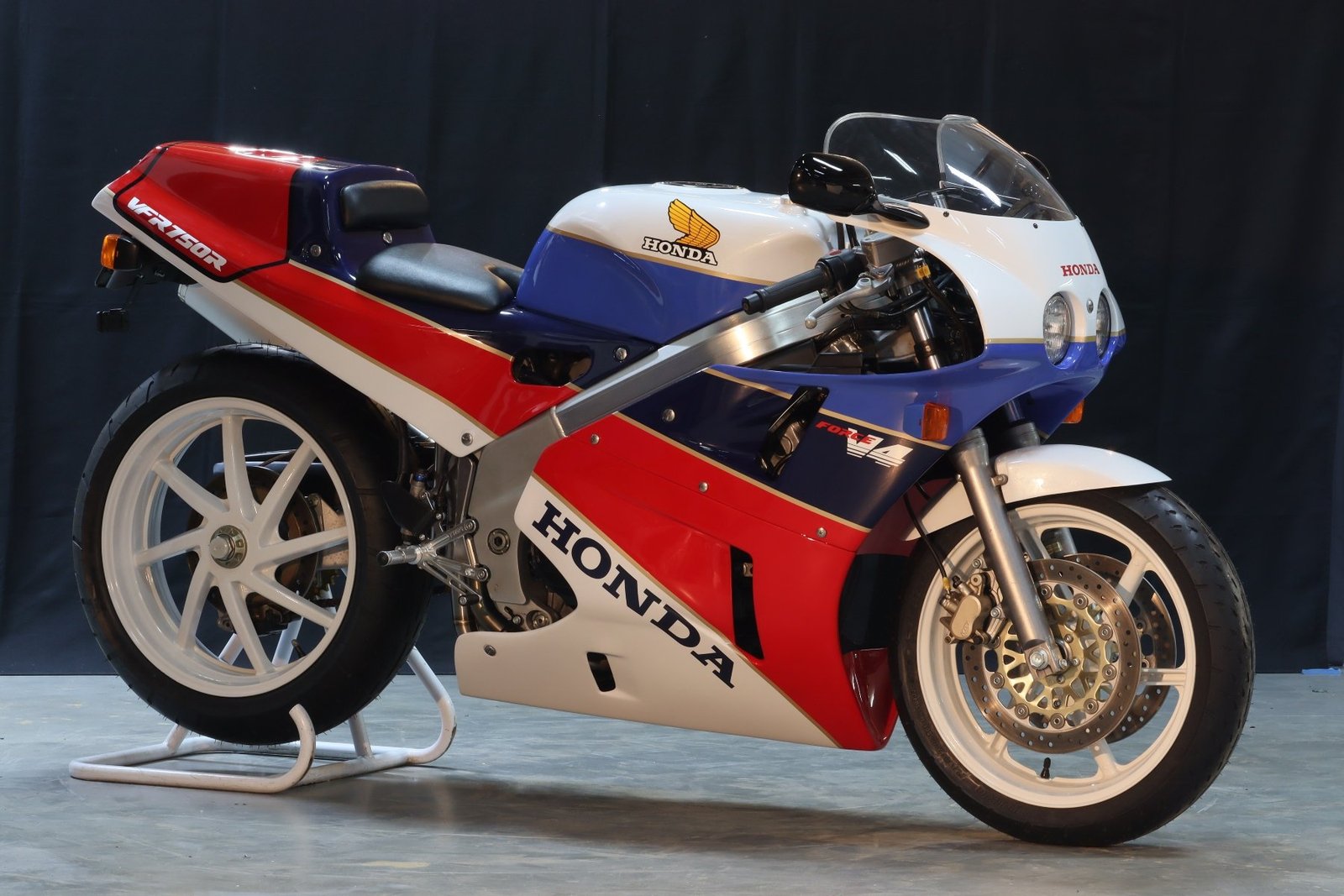 Bodywork Set 2, GRP, Painted RC30, RC36-2 RC30 Style, Race - Image 21