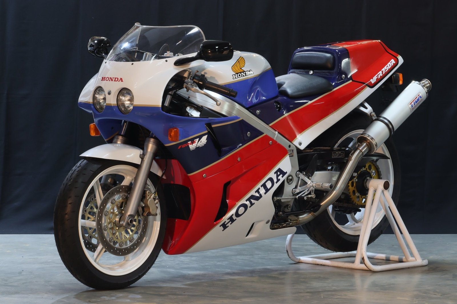 Bodywork Set 2, GRP, Painted RC30, RC36-2 RC30 Style, Race - Image 22