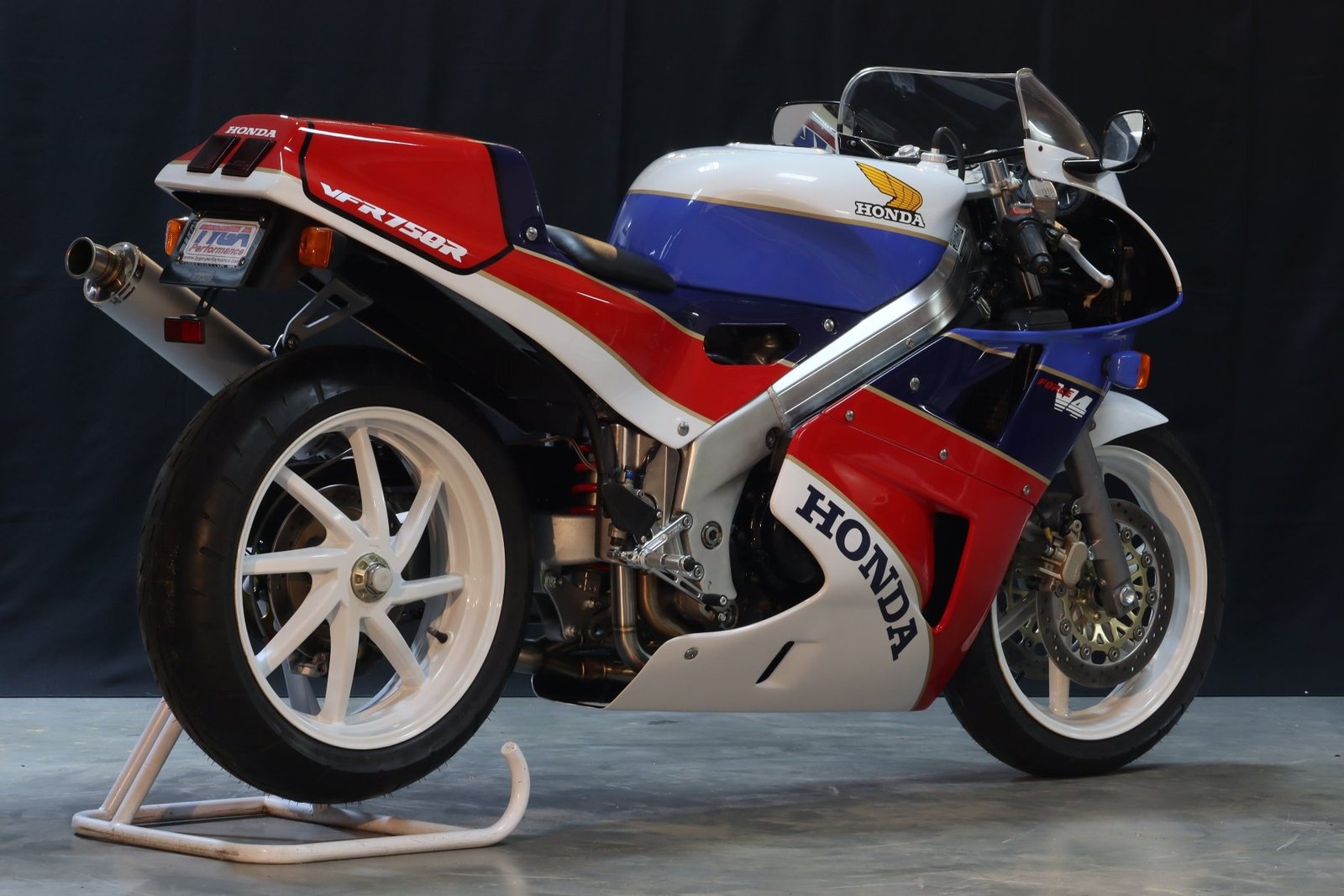 Bodywork Set 2, GRP, Painted RC30, RC36-2 RC30 Style, Race - Image 24