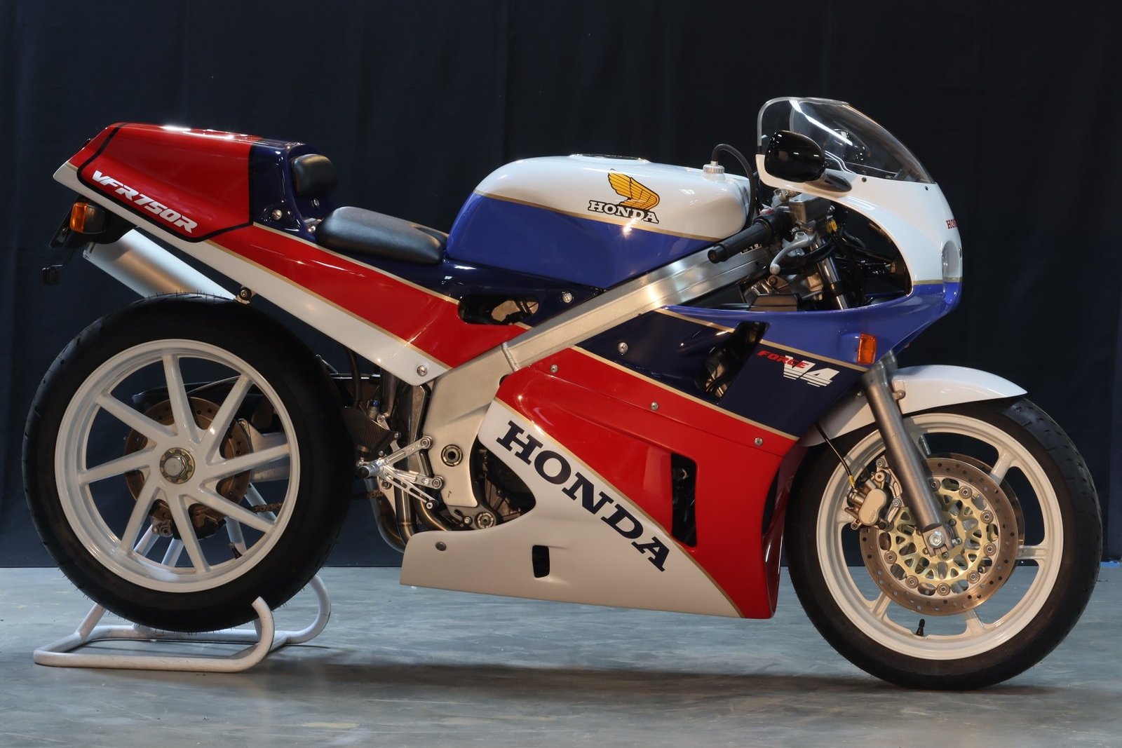 Bodywork Set 2, GRP, Painted RC30, RC36-2 RC30 Style, Race - Image 25