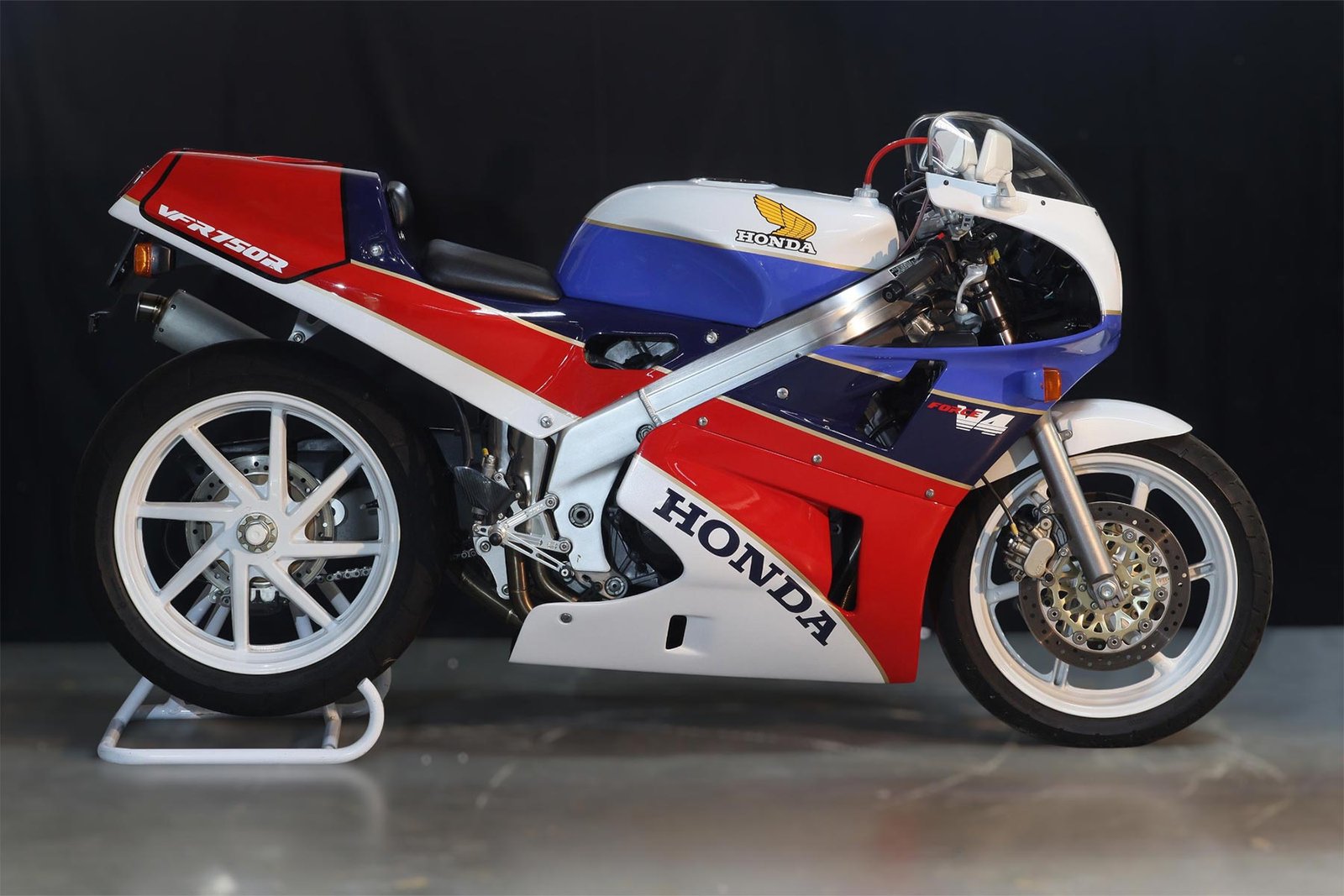 Bodywork Set 3, GRP, Painted RC30, RC36-2 EURO/US Style, Street - Image 3